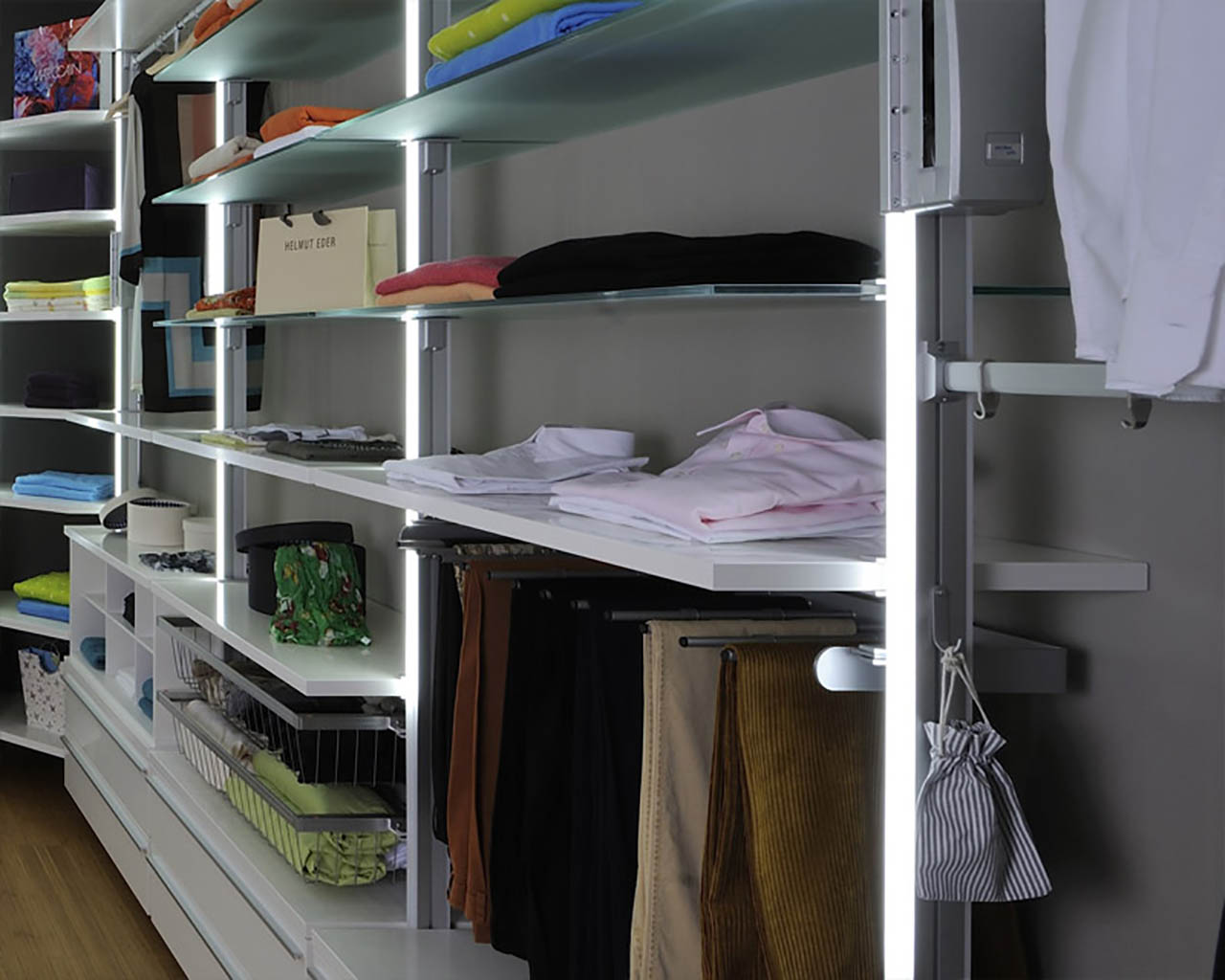 led_beleuchtung_vorne_im_profil_frank_schranksysteme