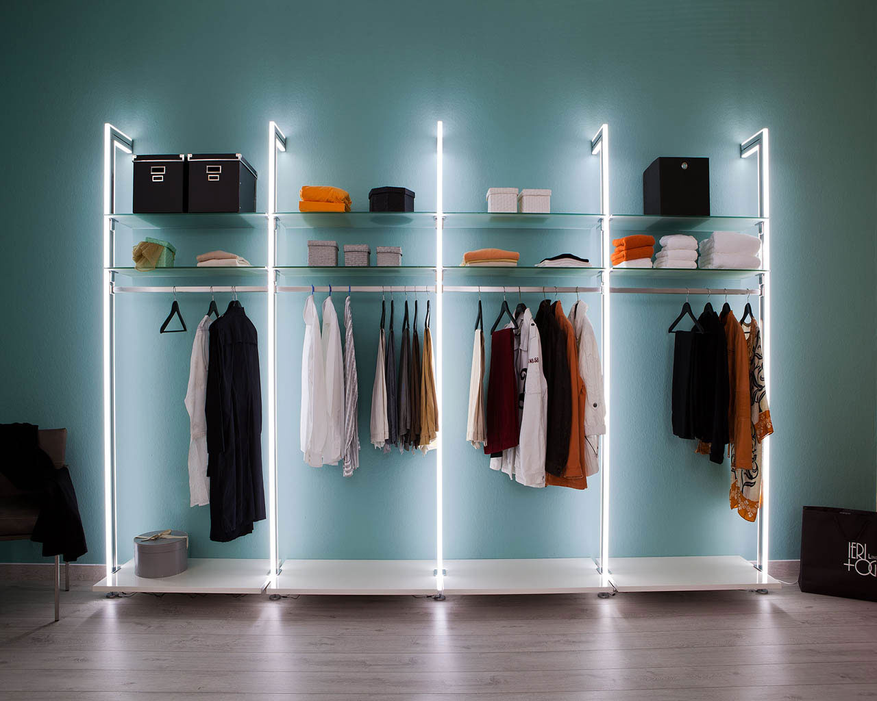 begehbarer_kleiderschrank-domino_v1_led4_frank_schranksysteme