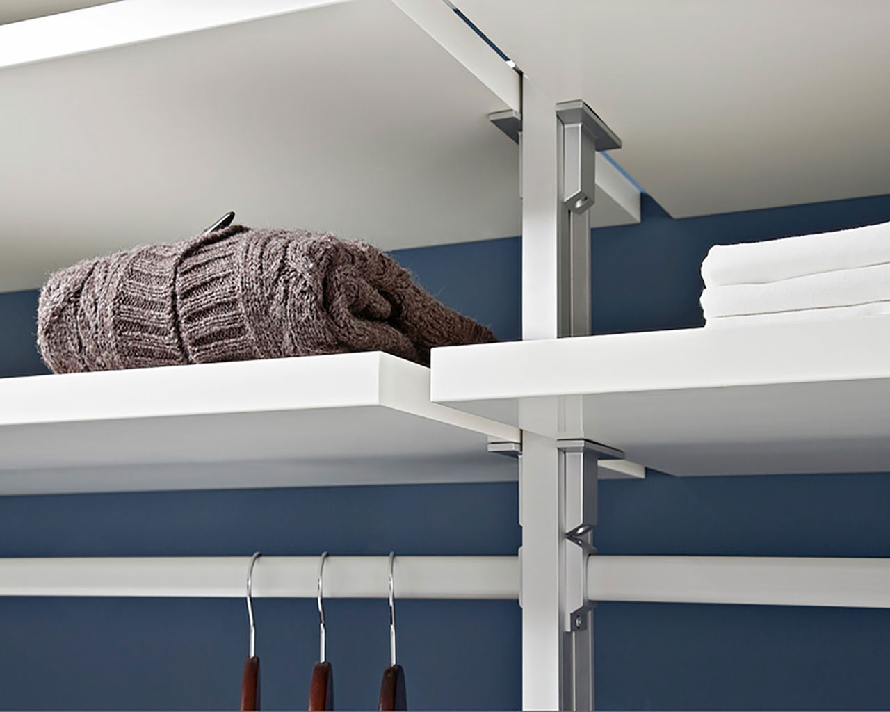 1 Set = 2 St. Holzböden f. Kleiderschrank begehbar