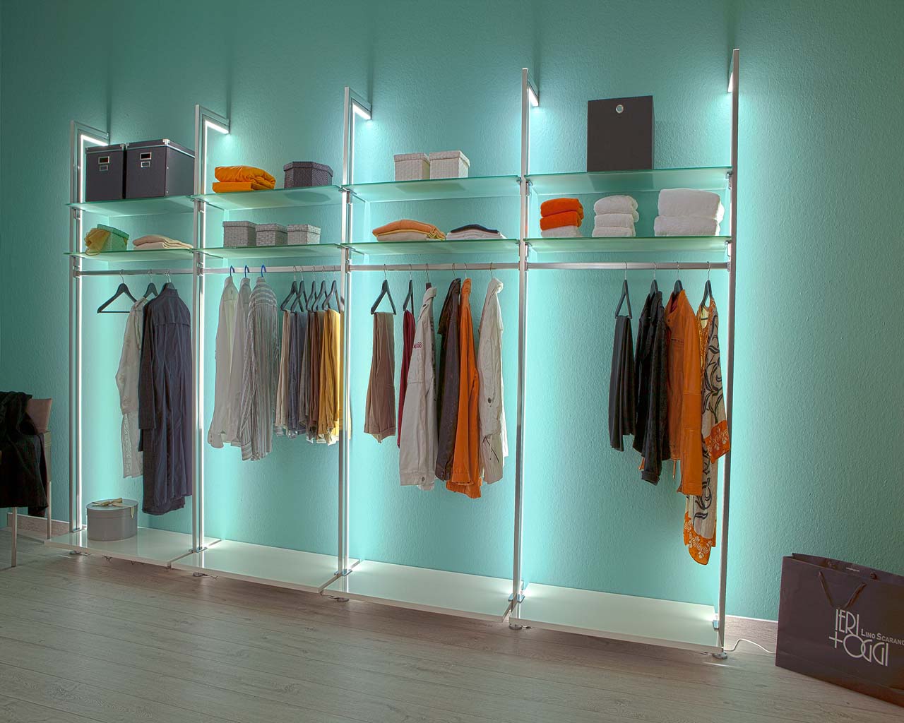 begehbarer_kleiderschrank_domino_v1_led3_frank_schranksysteme