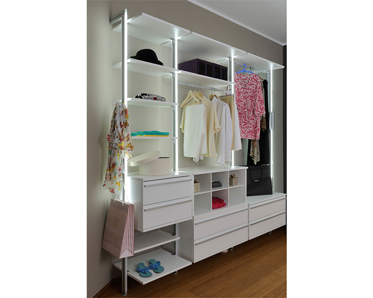 Begehbarer Kleiderschrank BALTRUM ohne LED Begehbarer Kleiderschrank BALTRUM ohne LED