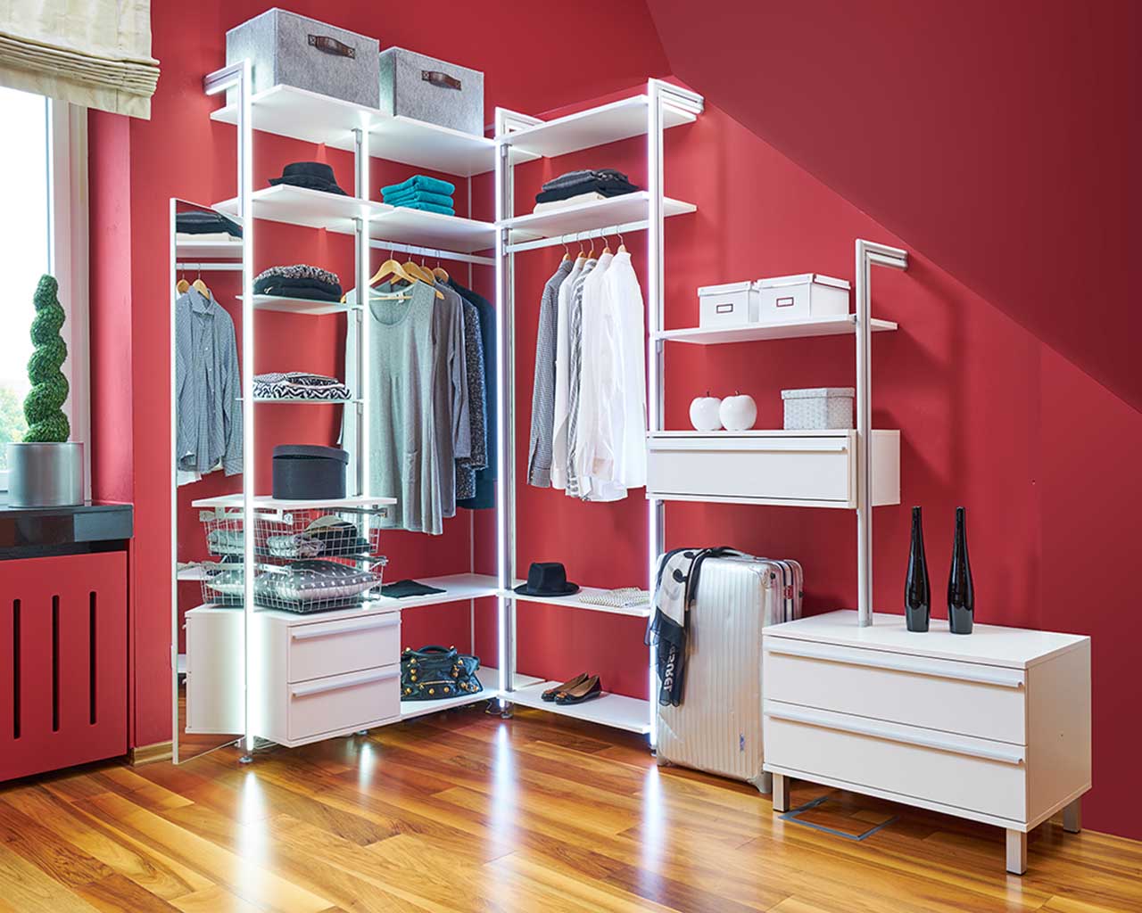 Eckvariante 3 mit 4 Holzböden + 1 Kleiderstange je Seite