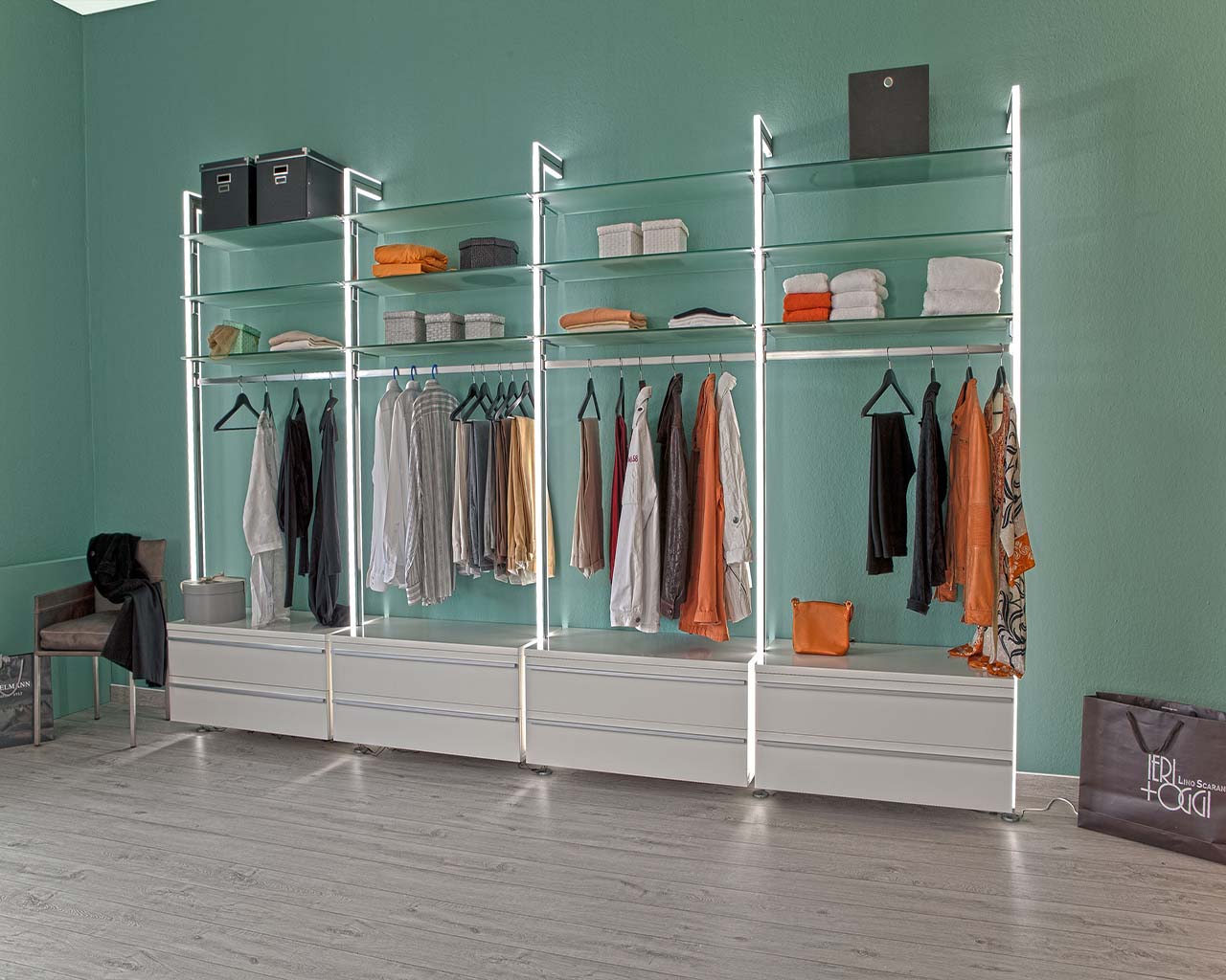 begehbarer_kleiderschrank-domino_v2_led2_frank_schranksysteme