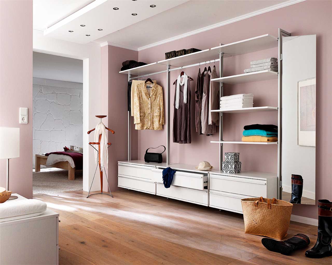 VENETO Schranksystem mit 6 Schubladen & Spiegel – Variante 3 Schranksystem VENETO mit 6 Schubladen, Spiegel, Fachböden und Kleiderstangen – Variante 3 von FRANK Schranksysteme.