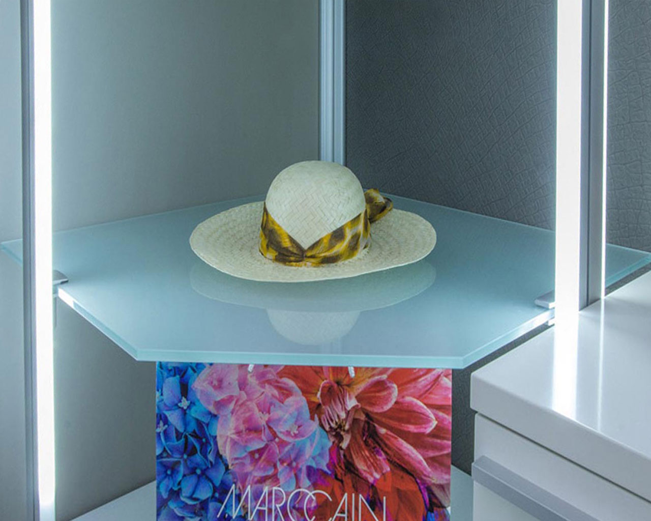 1 Set = 2 Stück Glas-Eckböden für Ankleidezimmer