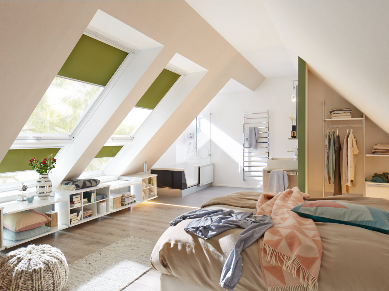 Individuelle Schränke in modularer Bauweise zur Befestigung an oder unter Dachschrägen ohne Türen - weiß, modern, luftig frisch