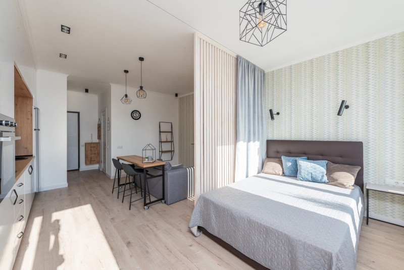 Foto von Max Rahubovskiy: https://www.pexels.com/de-de/foto/kreativ-bett-tisch-lampe-6782426/