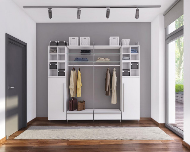 Die helle Garderobe LARA schafft eine freundliche Atmosphäre im Eingangsbereich.